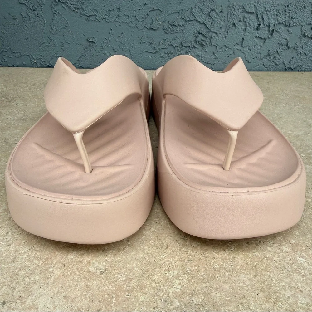 CROCS Getaway Platform Flip in Pink 9 NWOT - Picture 3 of 7